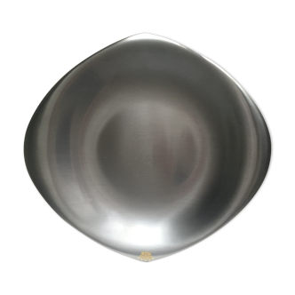 Round plate in brushed metal