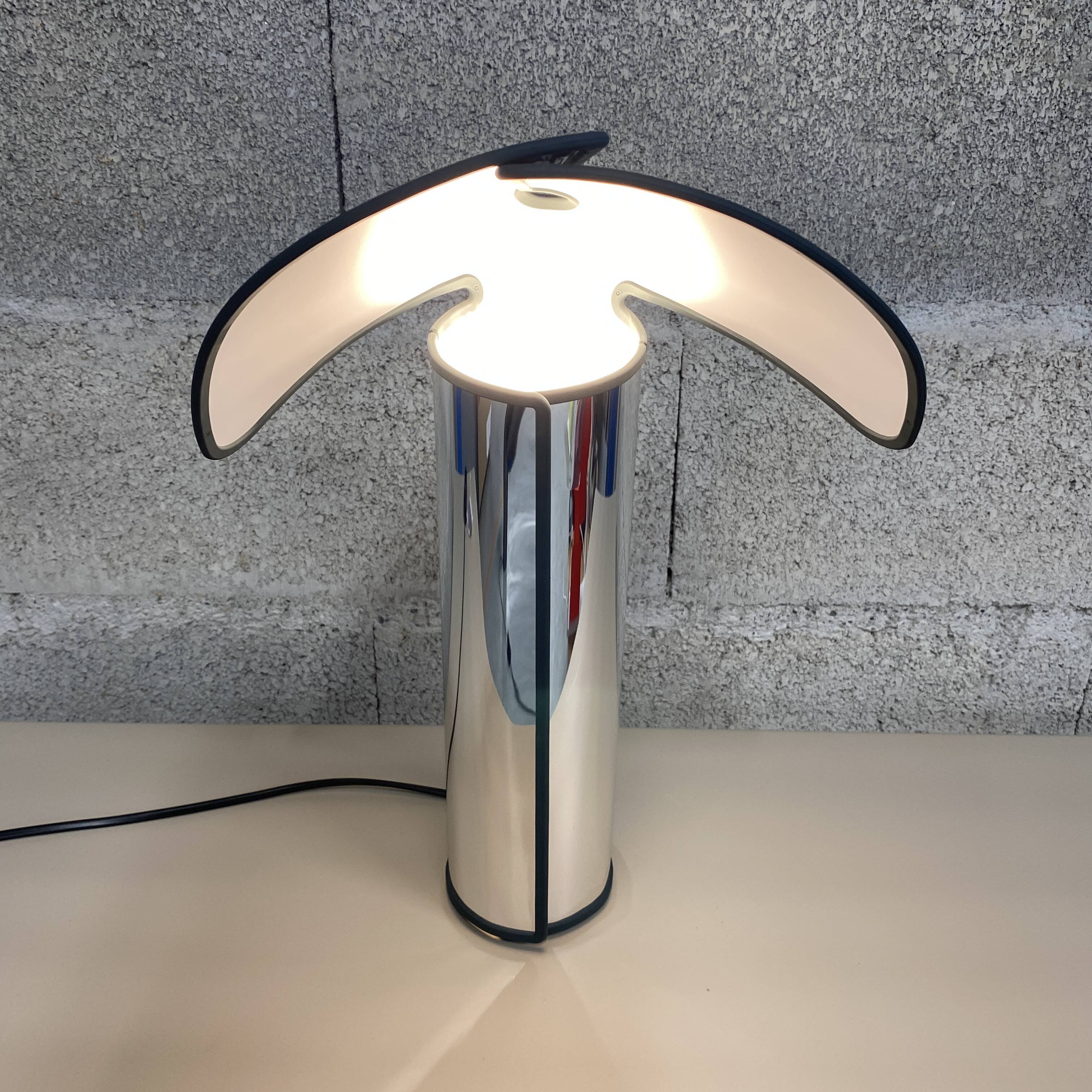 Chiara T Anthracite table lamp - Flos