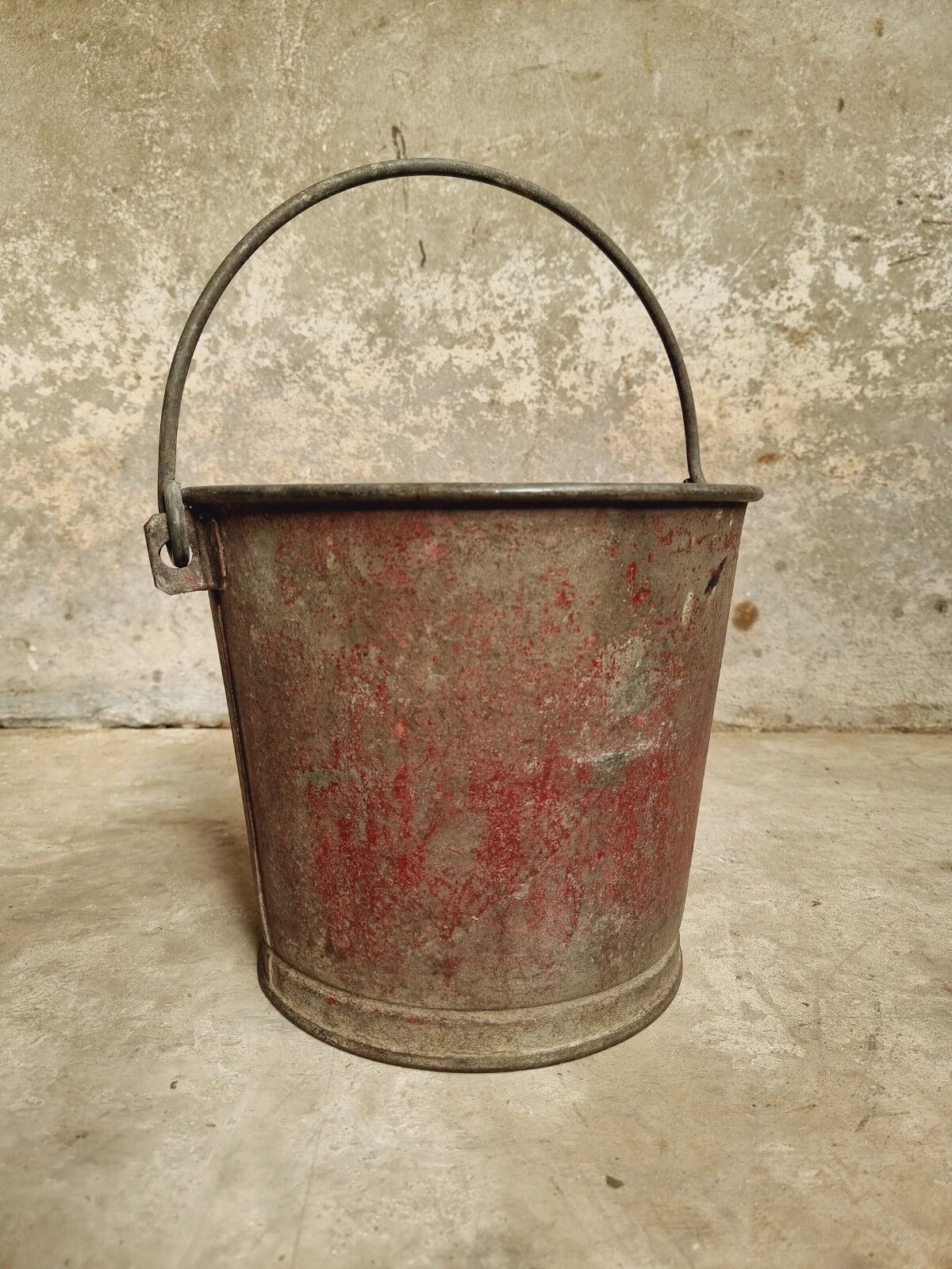 Old bucket fire bucket waste bucket