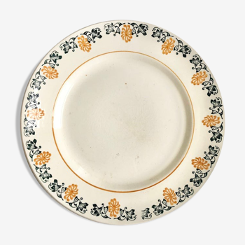 Plate mounted in earthenware with decoration