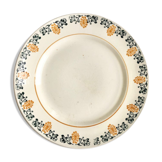 Plate mounted in earthenware with decoration