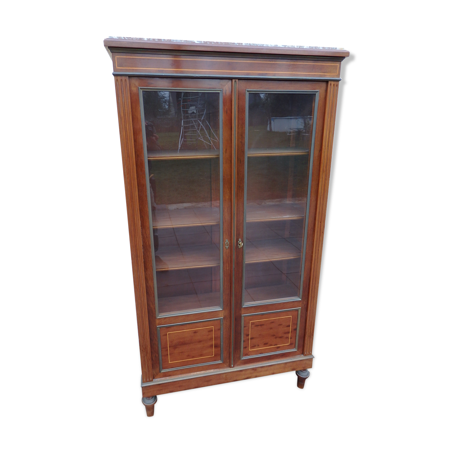 louis XVI showcase furniture