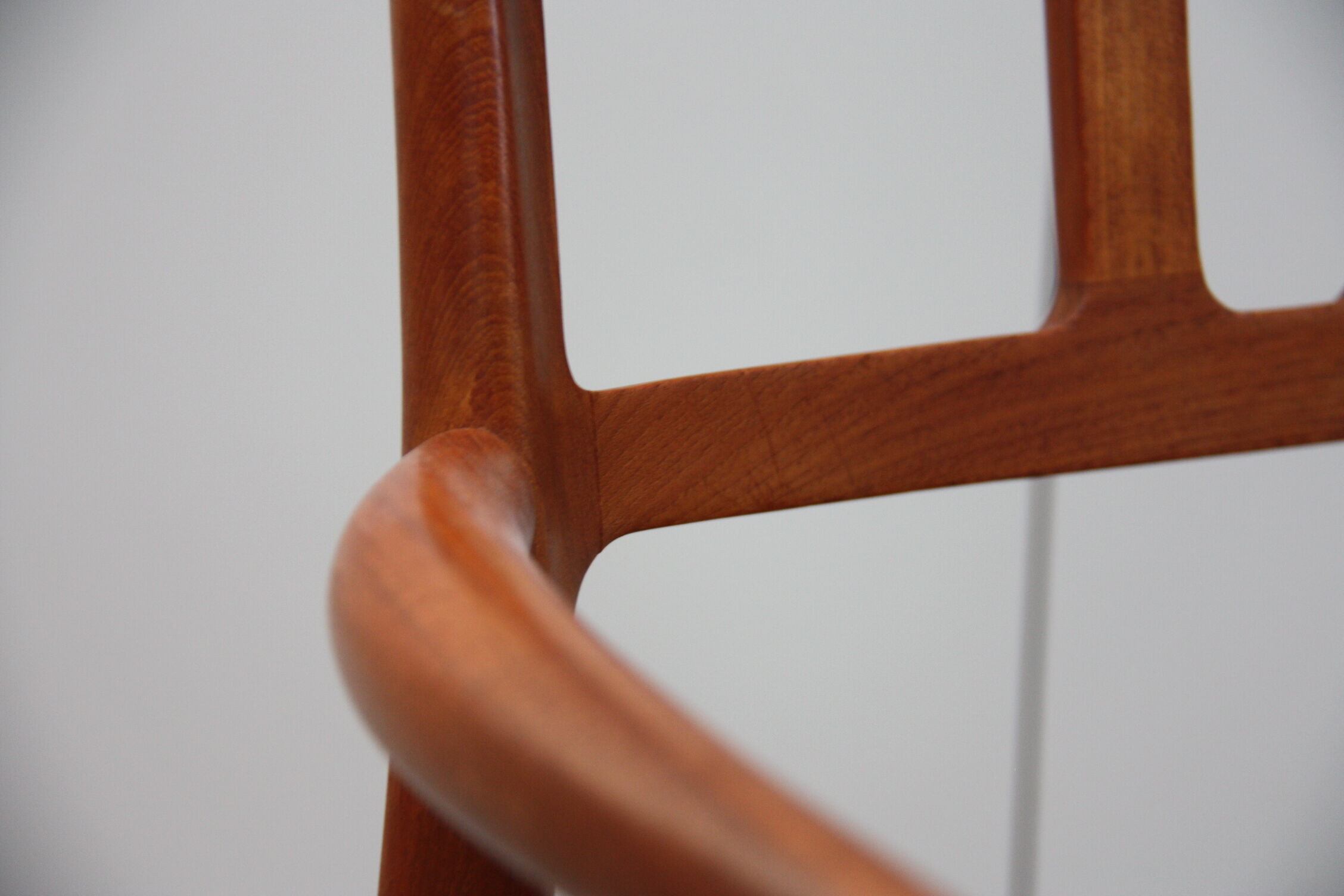 Vintage armchair in teak and black leather - Model 64 - Möller - Denmark '60's