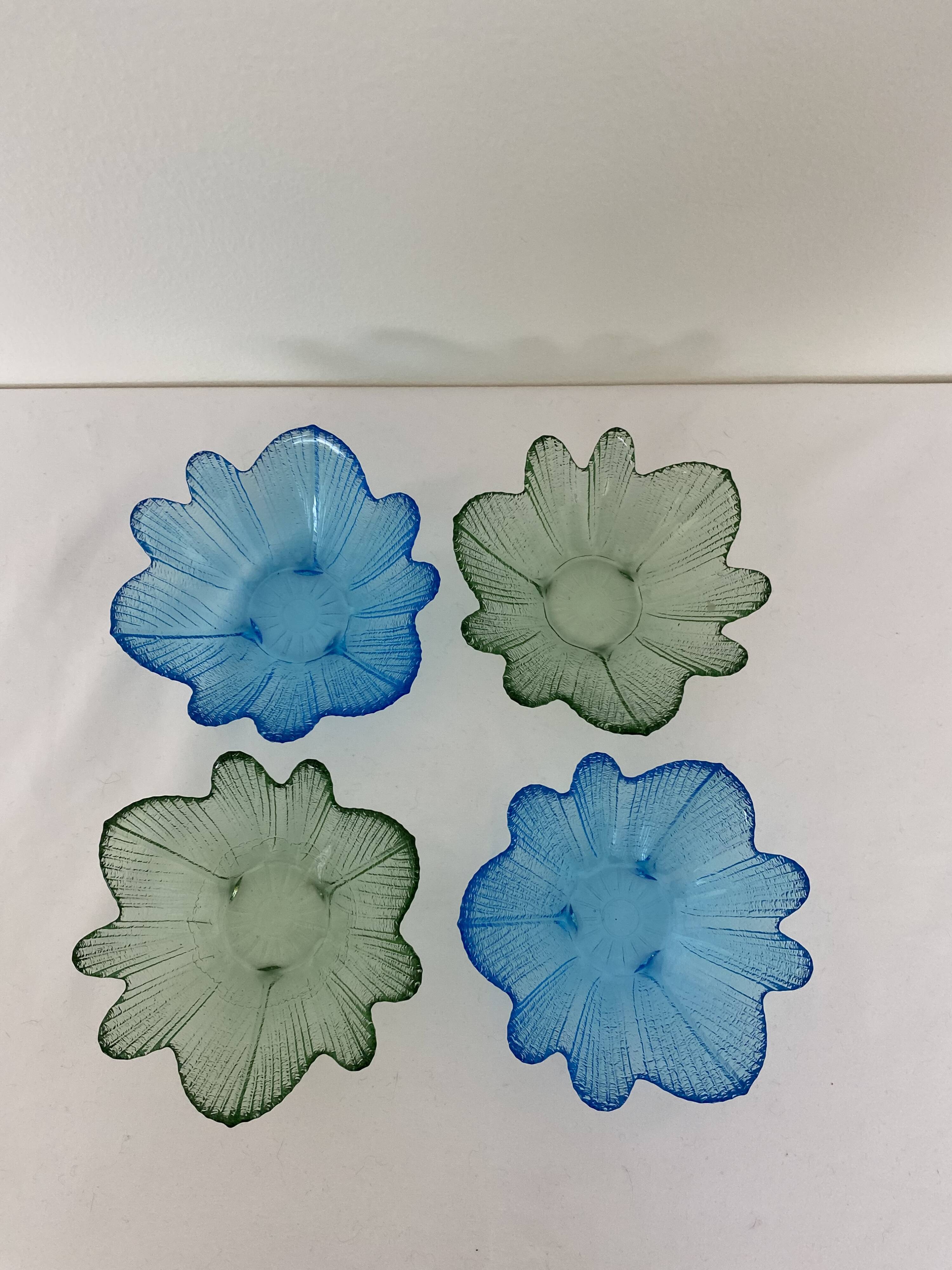 Lot of 4 glass cups in flower shape