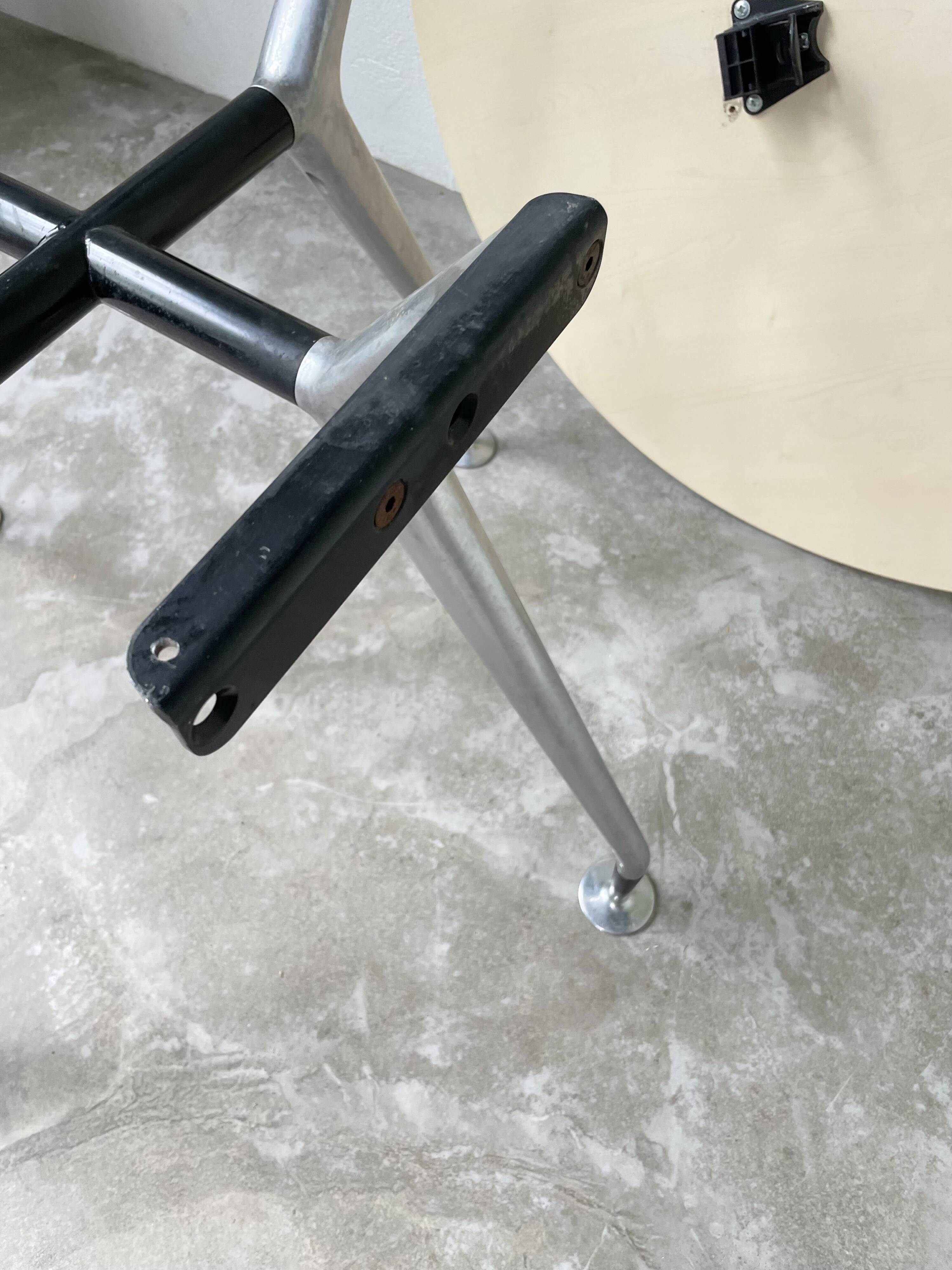 Tecno Nomos Round Table Brushed Metal