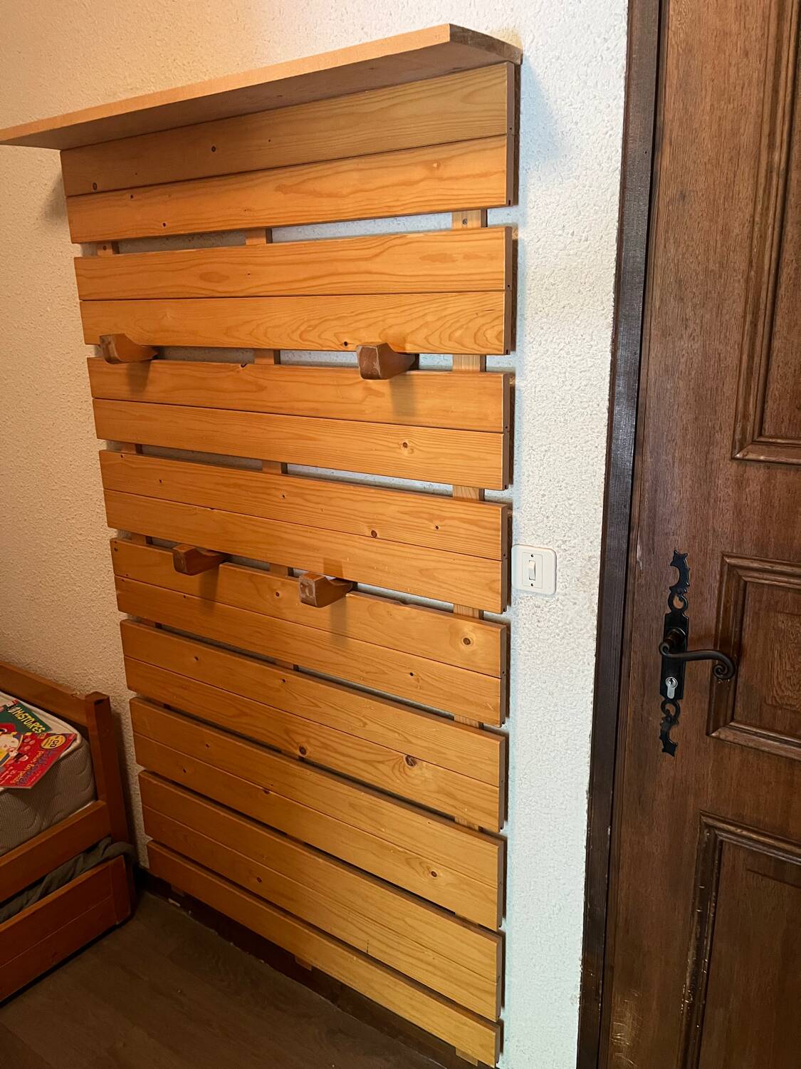 Solid wood wall coat rack