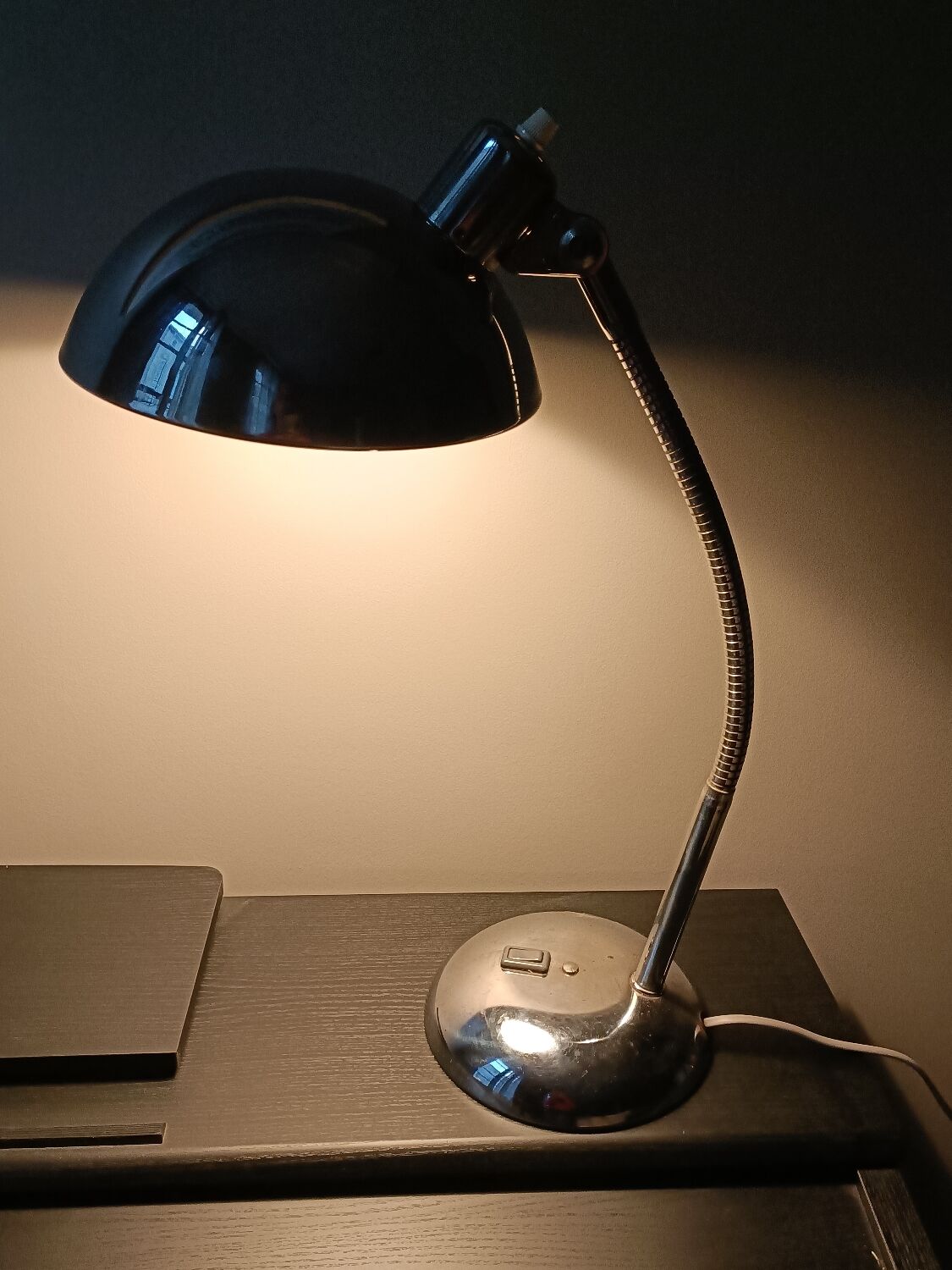 Flexible chrome desk lamp 40'