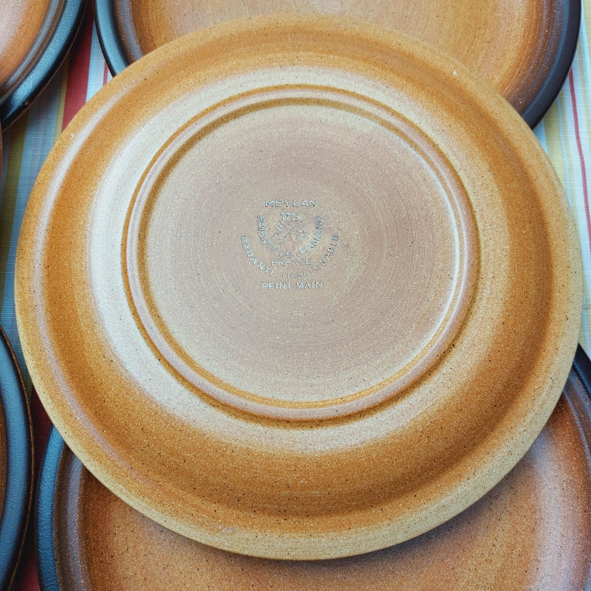 Flat stoneware plates St Amand Meylan