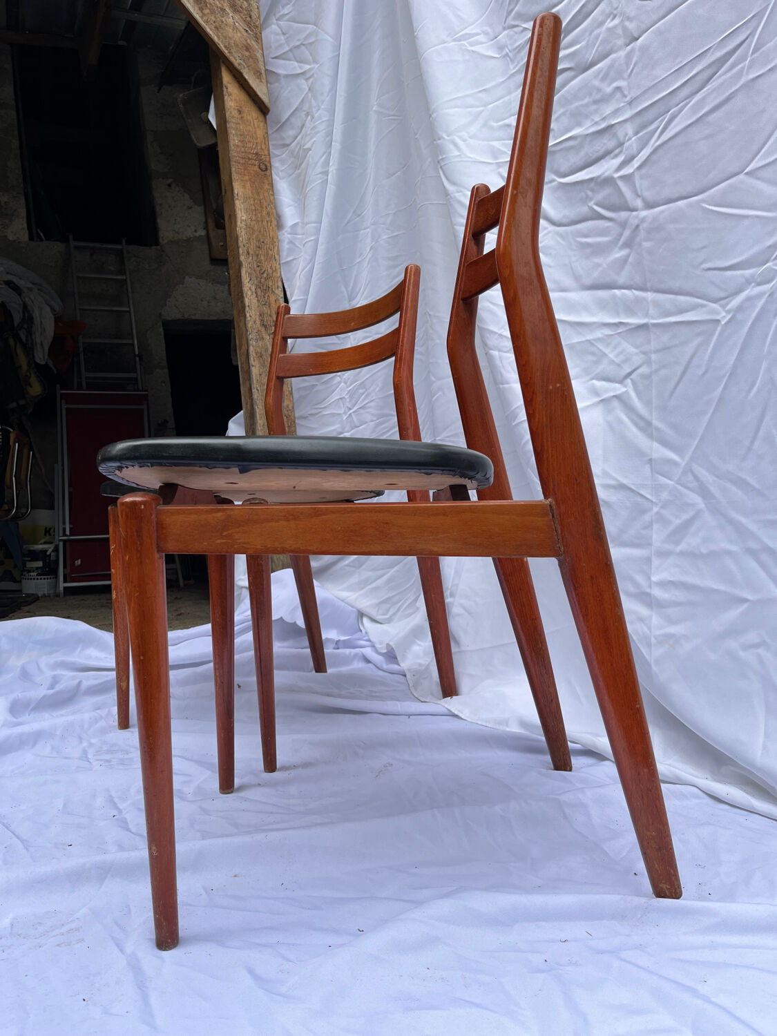 2 Scandinavian chairs