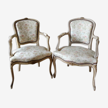 Paire de fauteuils cabriolets Louis XV floral