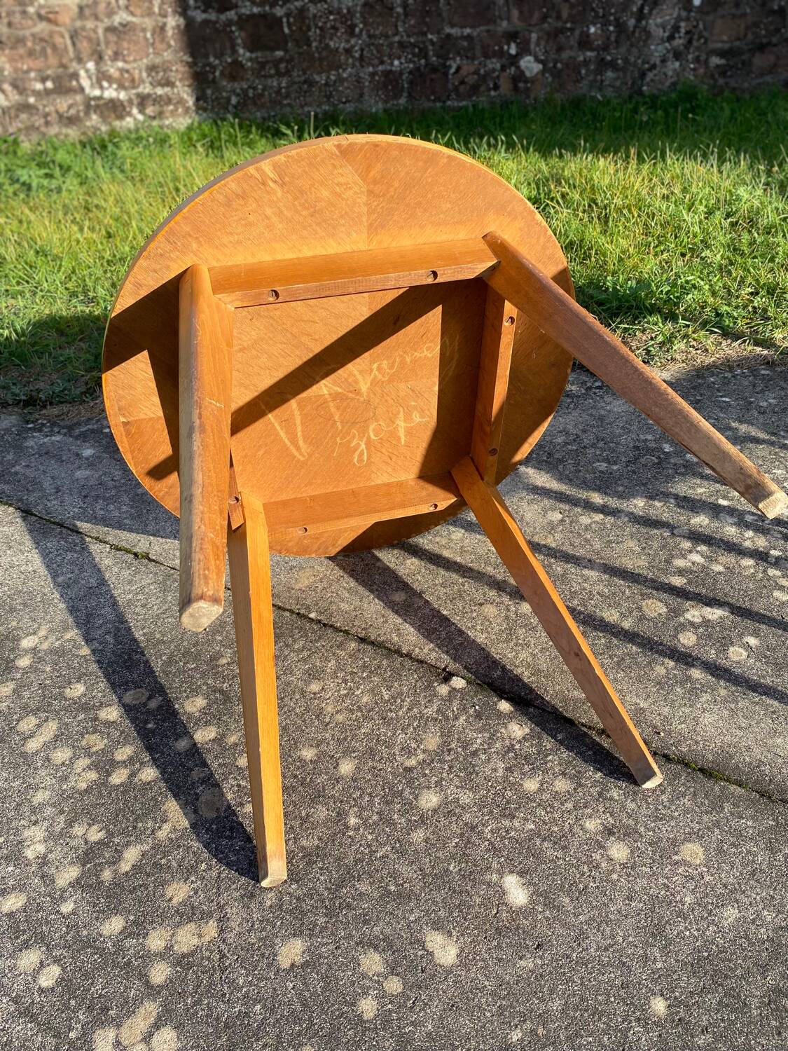 Table and its 3 vintage chairs