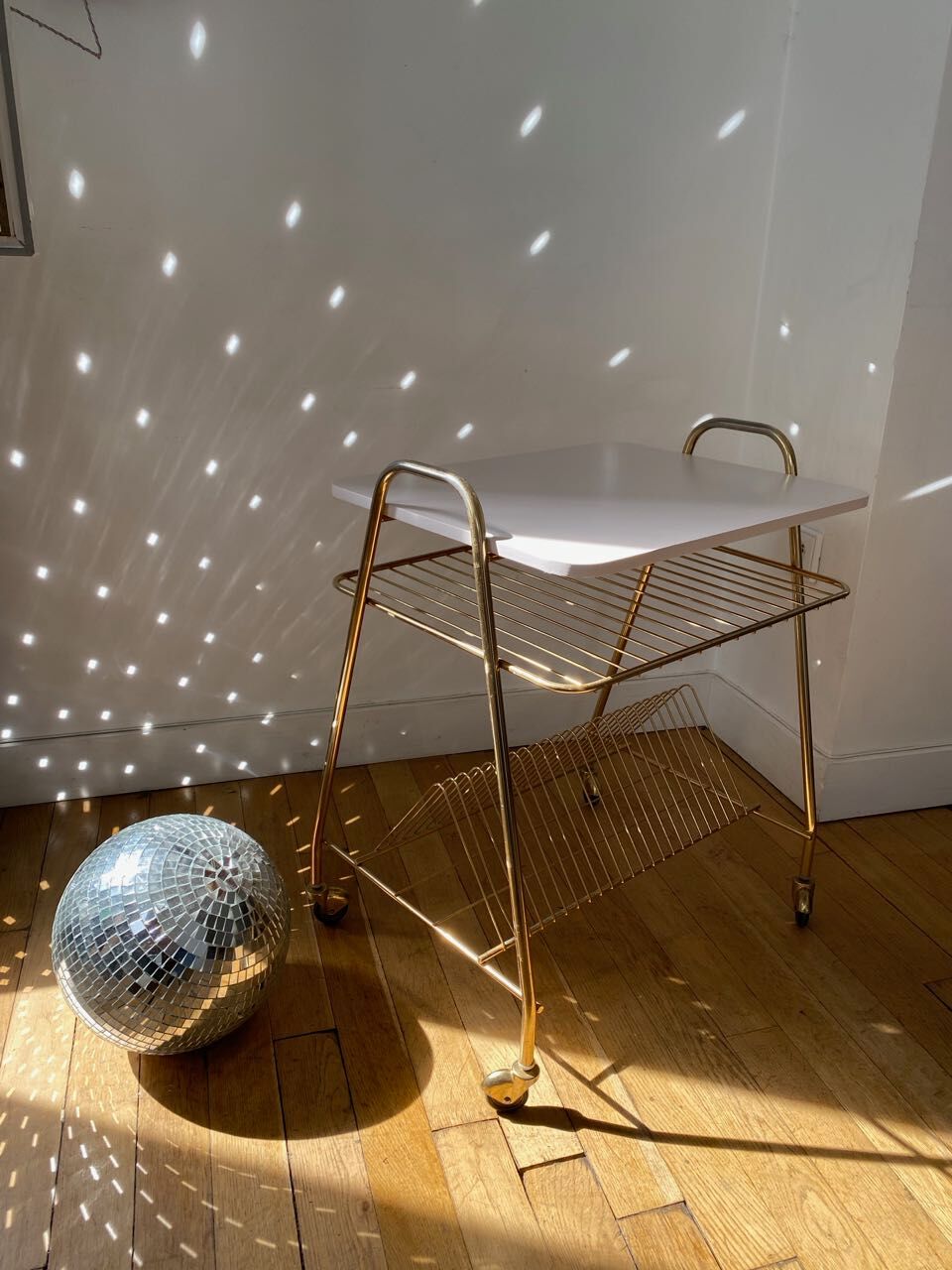 Storage-vinyl extra table