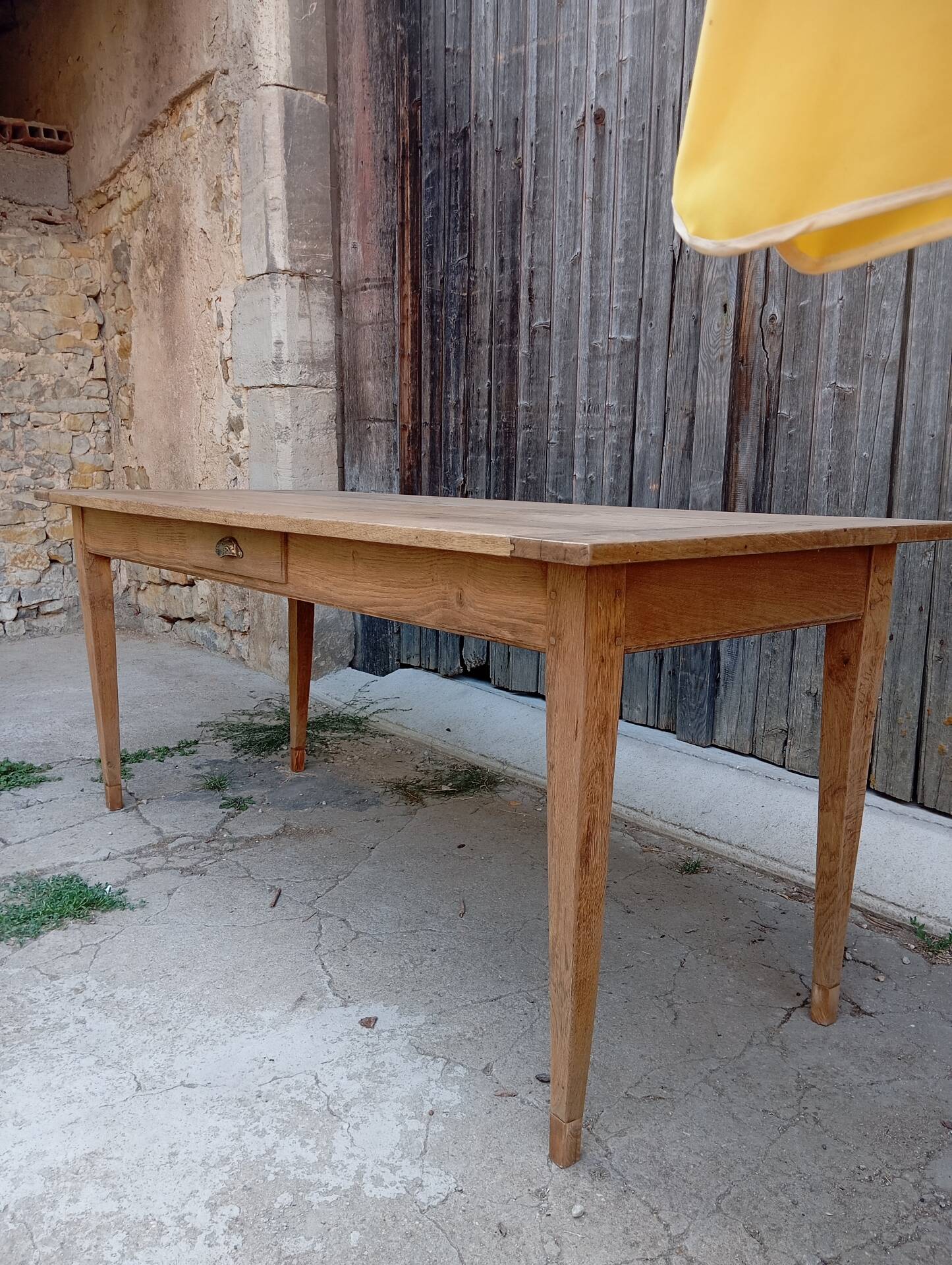 Farm table