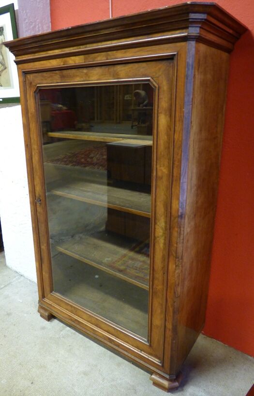 Walnut and walnut veneer display case 1 door circa 1900