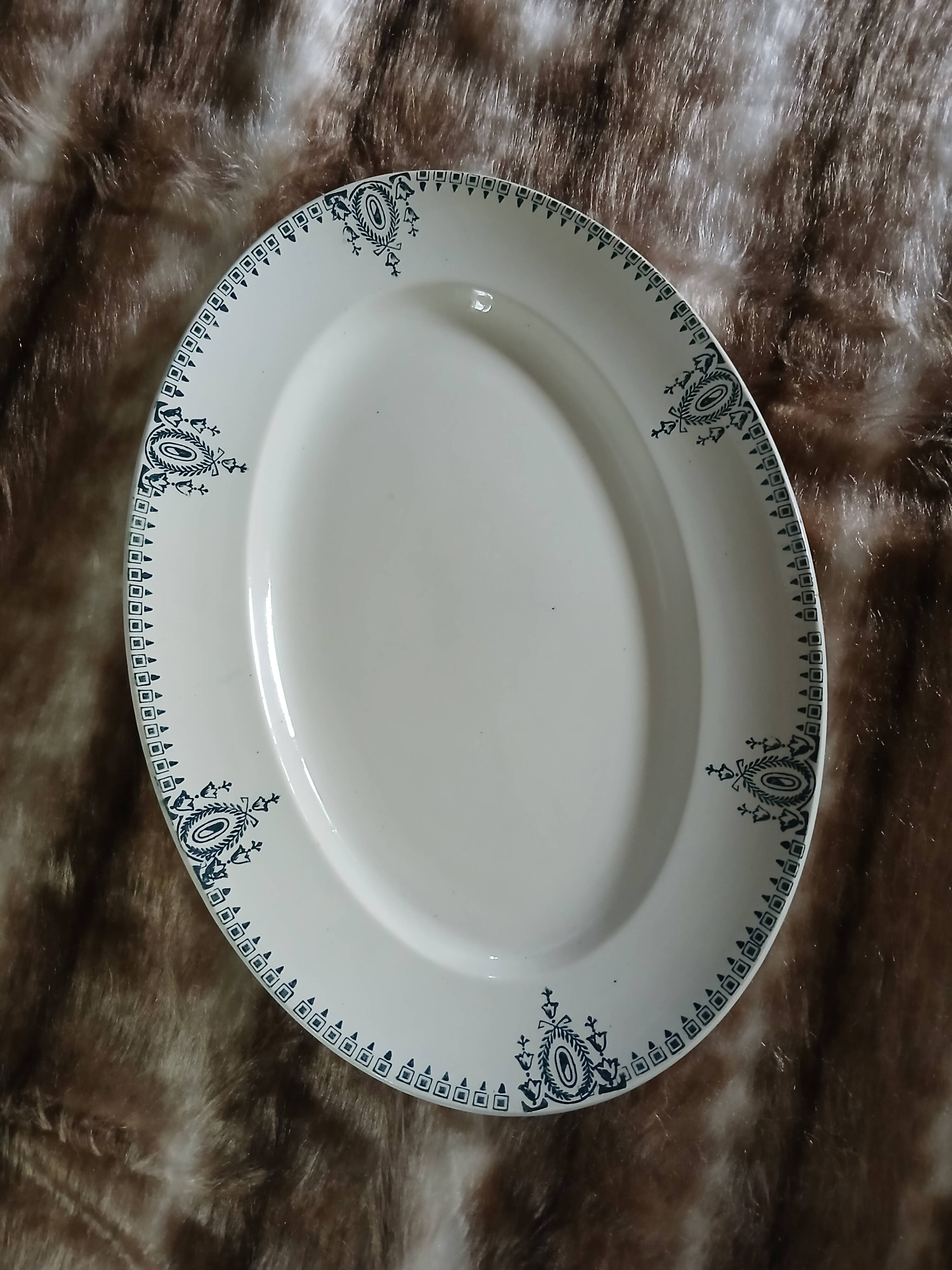 Oval plate in ironstone