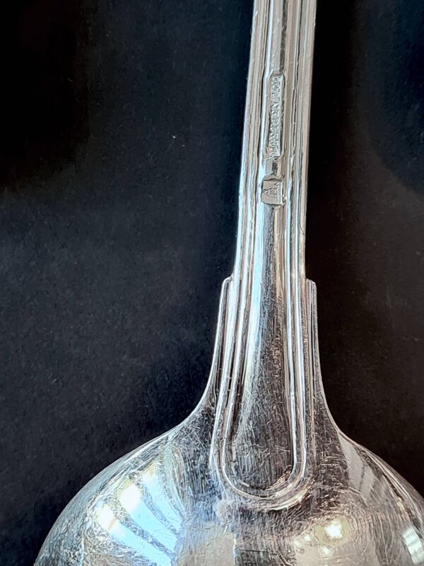 Ménagère 24 pièces en métal argenté ''Deettjean 190'' et leur Coffret - Modèle Filet de Coeur - Réf 11