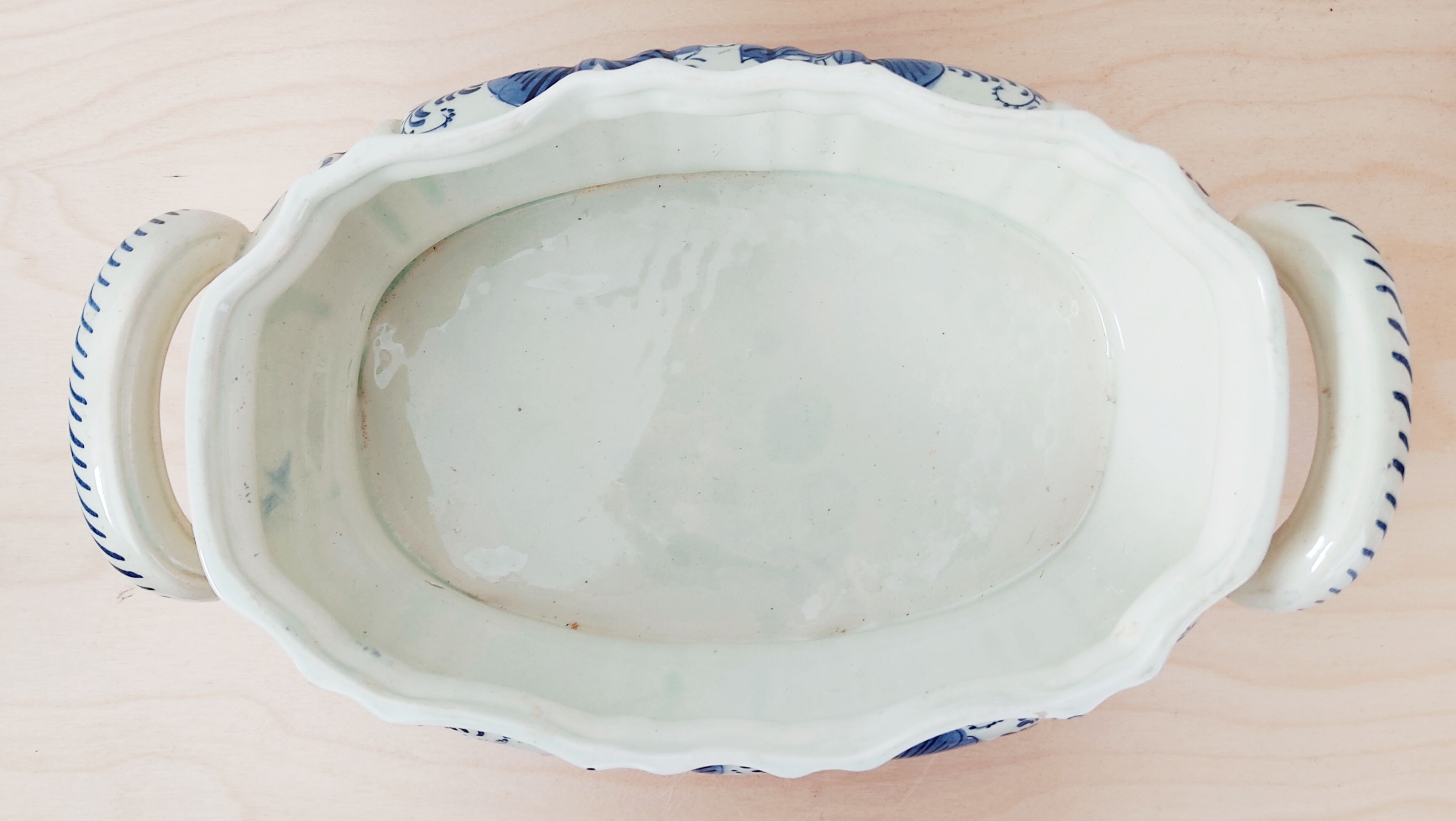 Delft earthenware covered dish