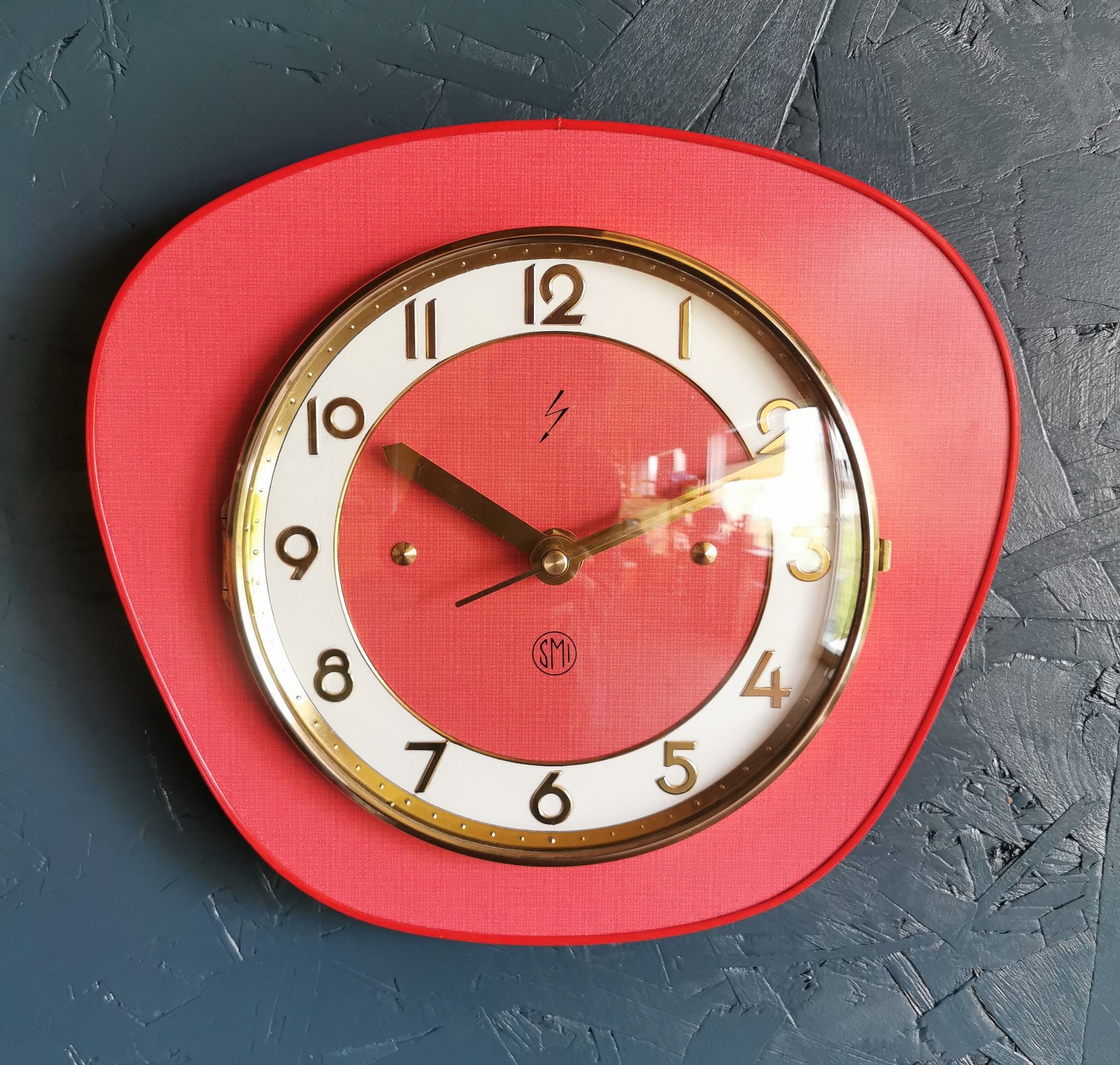 Horloge formica vintage pendule murale silencieuse trapèze "SMI rouge"