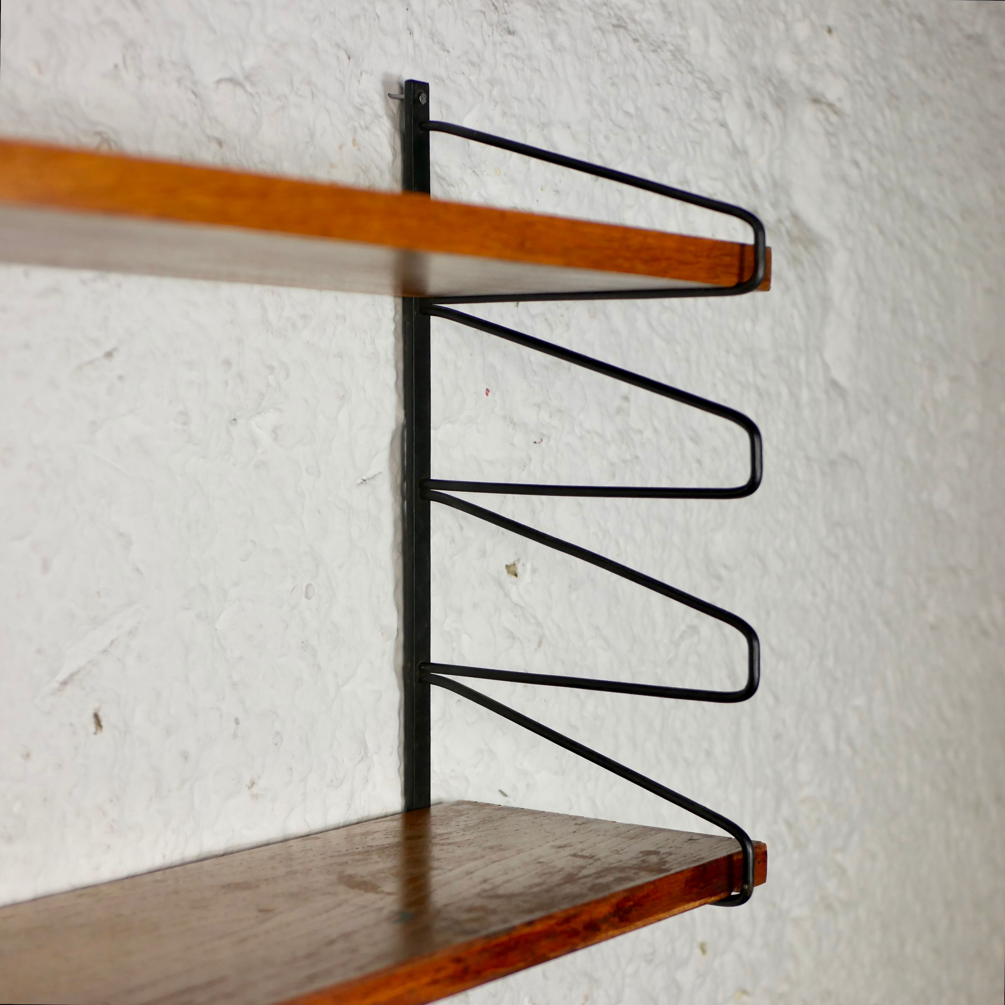 Set of modular shelves String style