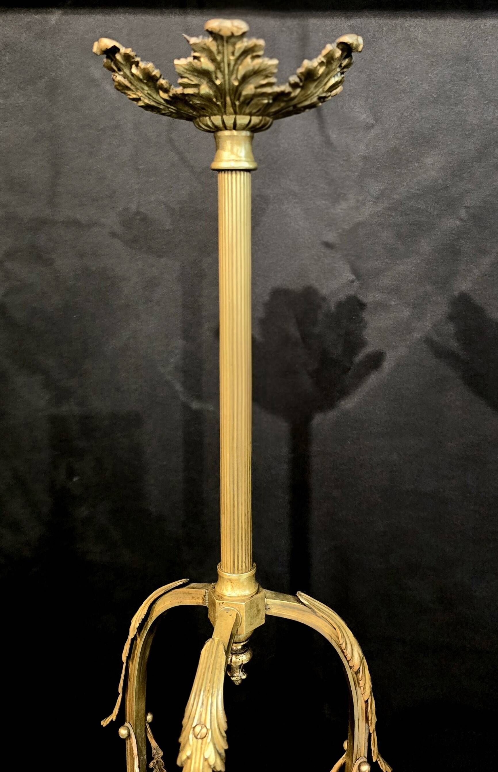 Gilt bronze and frosted glass chandelier – Louis XVI style