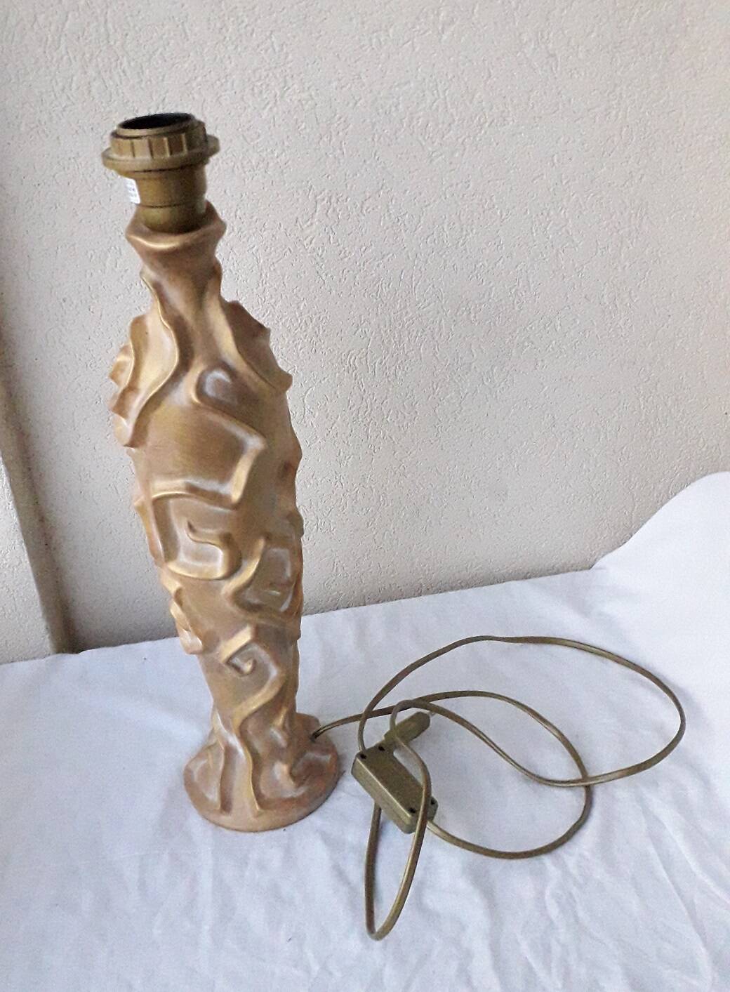 Ceramic lamp base