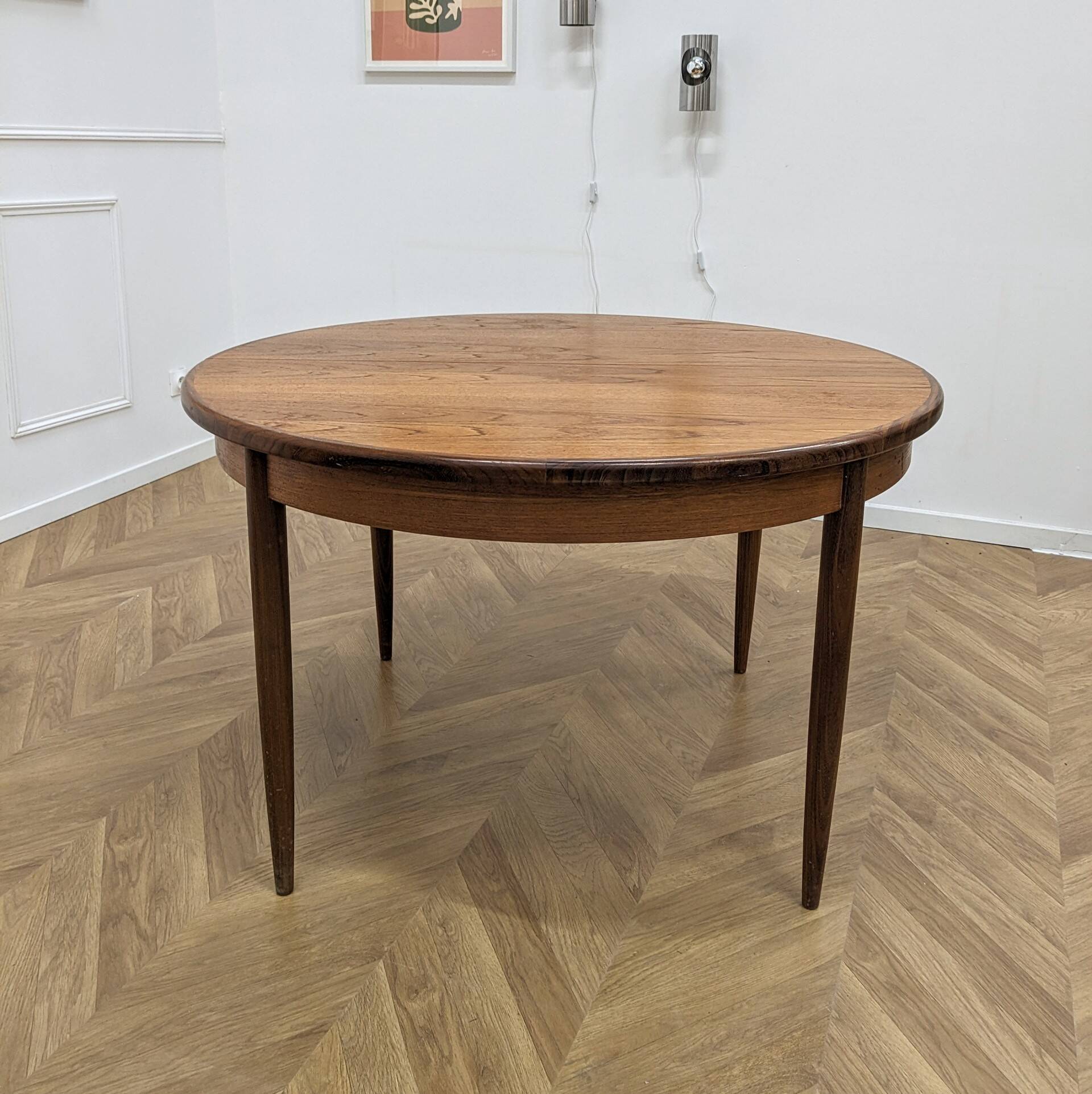 Table à manger ronde et extensible éditée G-Plan
