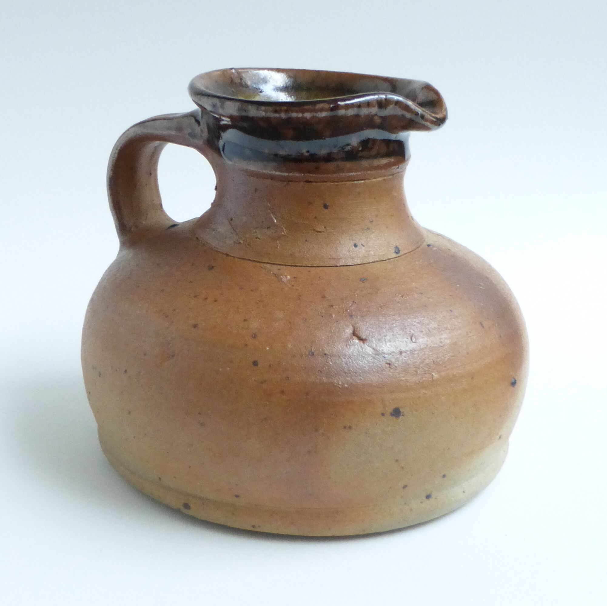 Sandstone pitcher Digan La Borne