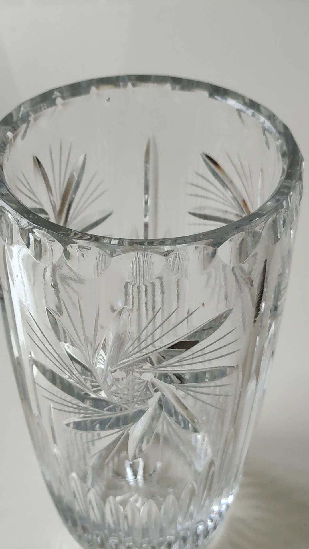 Vase vintage au Design stylé, en cristal de Bohème finement taillé -Motifs étoilés, pointes diamant