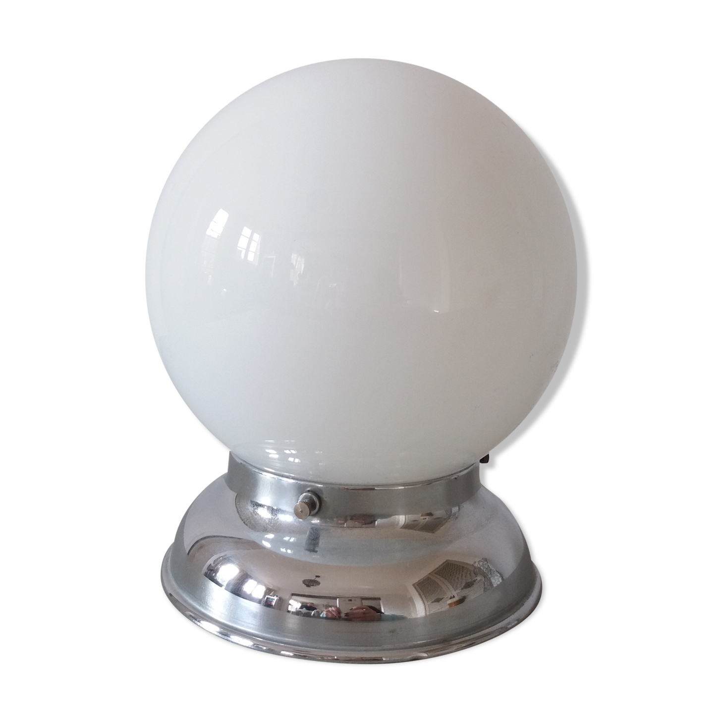 Ceiling ball in opaline