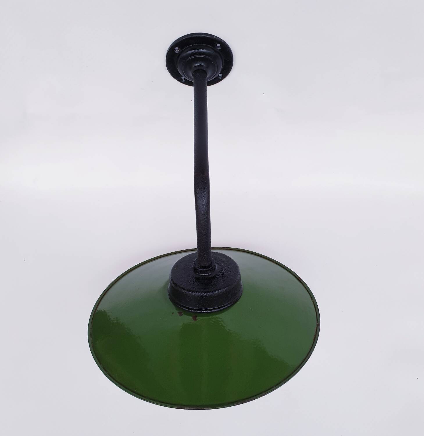 Antique outdoor lamp in enamelled sheet metal