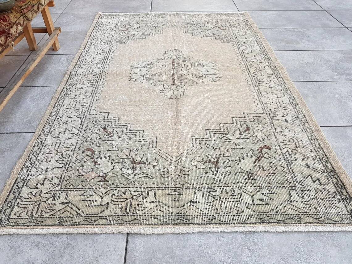 Petit grand tapis floral vintage