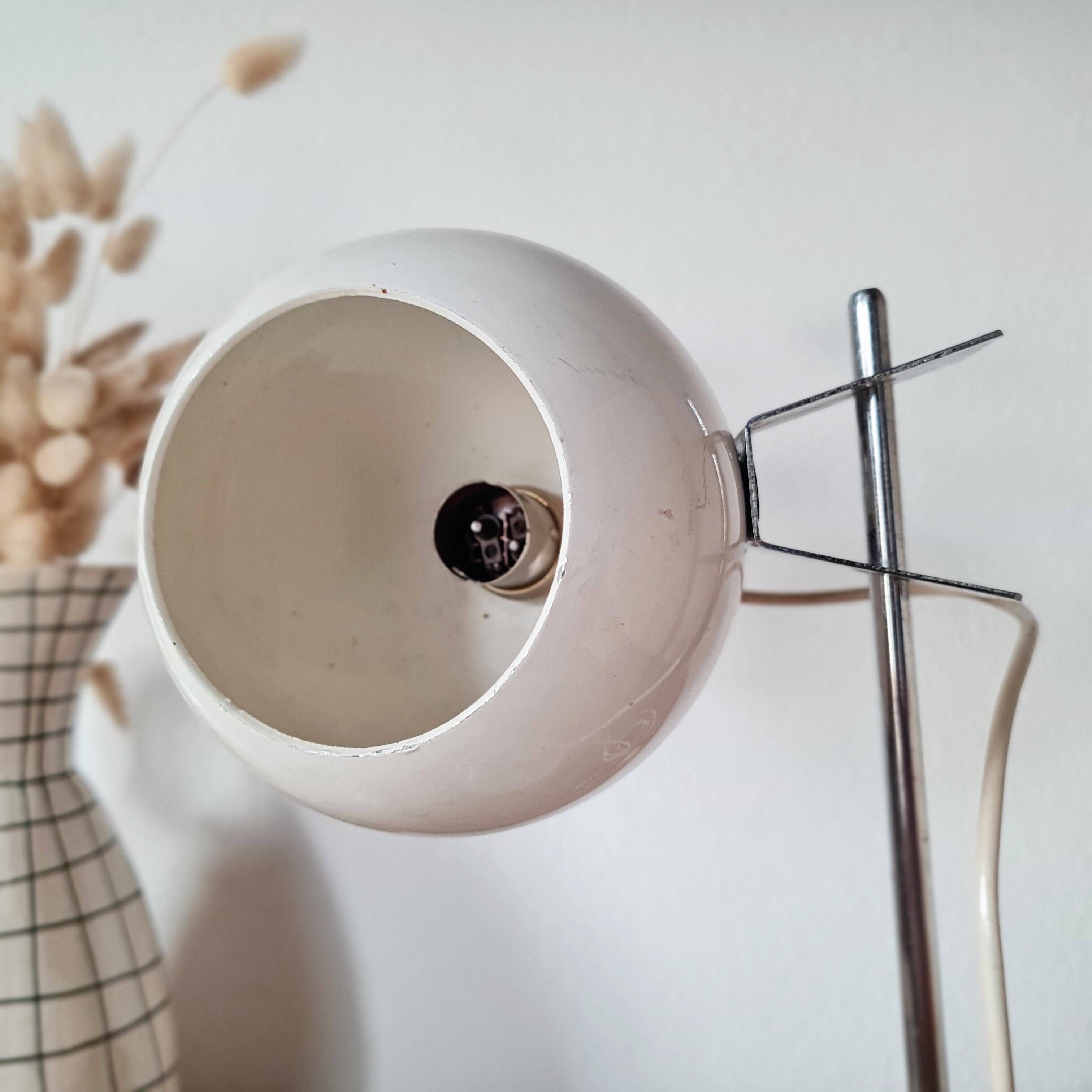 Small vintage Space Age desk lamp in white metal, 1970s design.