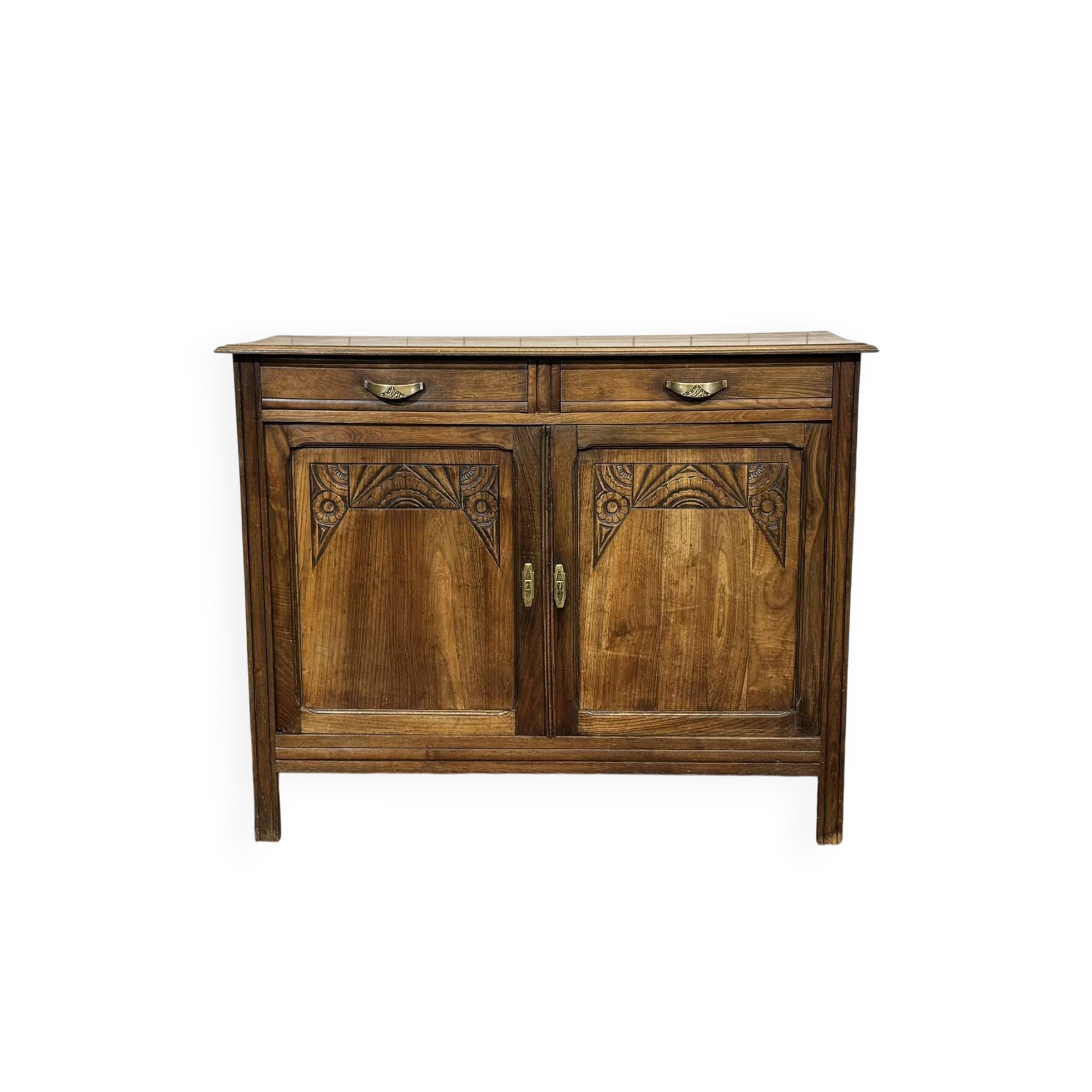 Rustic Art Deco buffet from the 1930s in chestnut wood.
