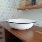 Old enameled sheet metal basin