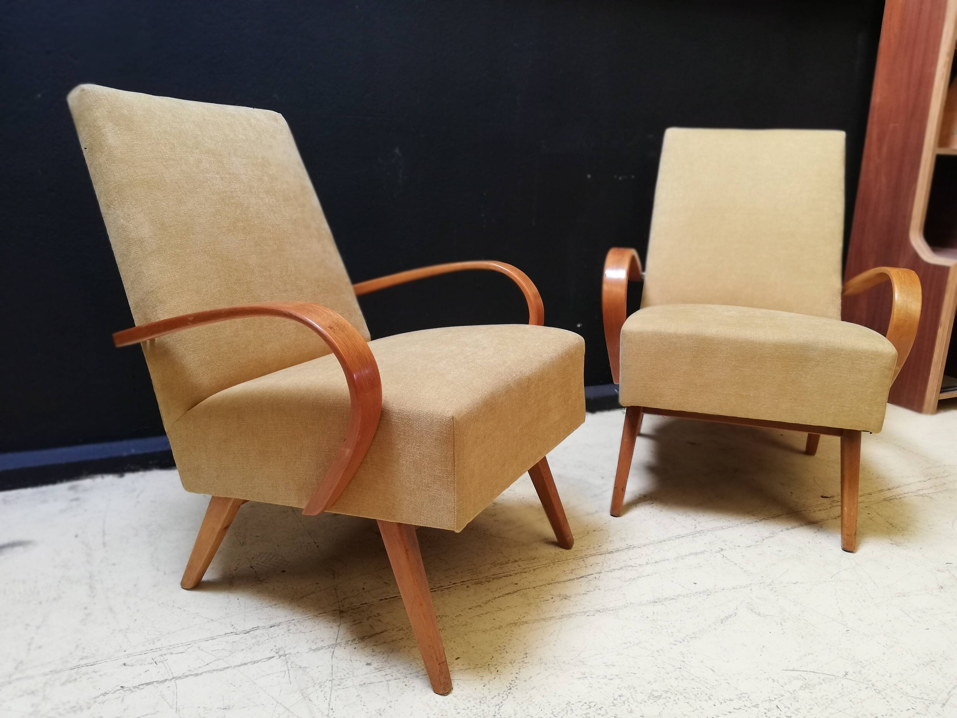Paire de fauteuils vintage Halabala 1950