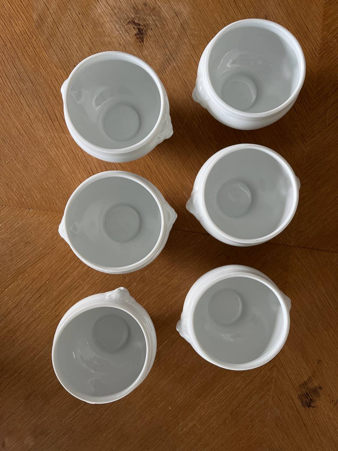 6 white porcelain lion head soup bowls