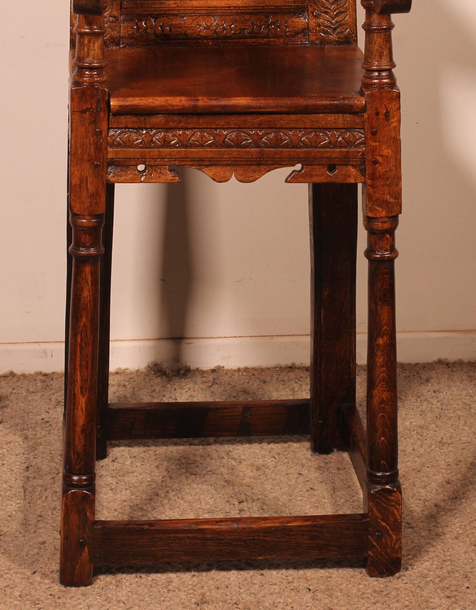 Chaise d'Enfant Haute époque En Chêne Du 17 ° Siècle