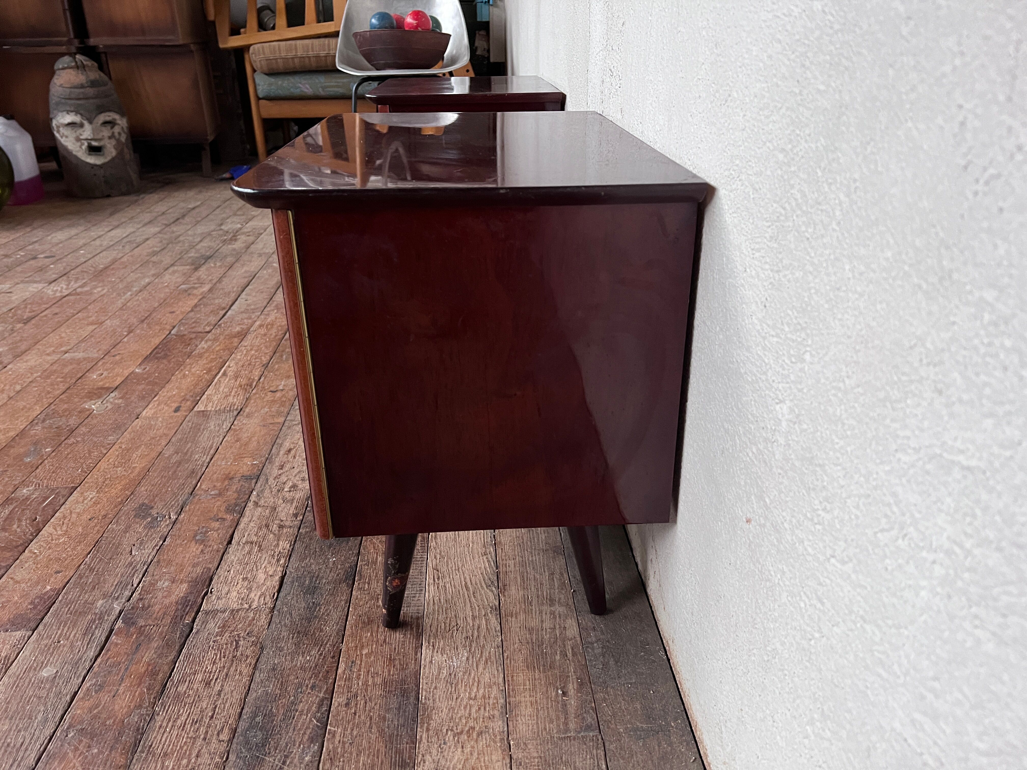 Paire de table de nuit 1950
