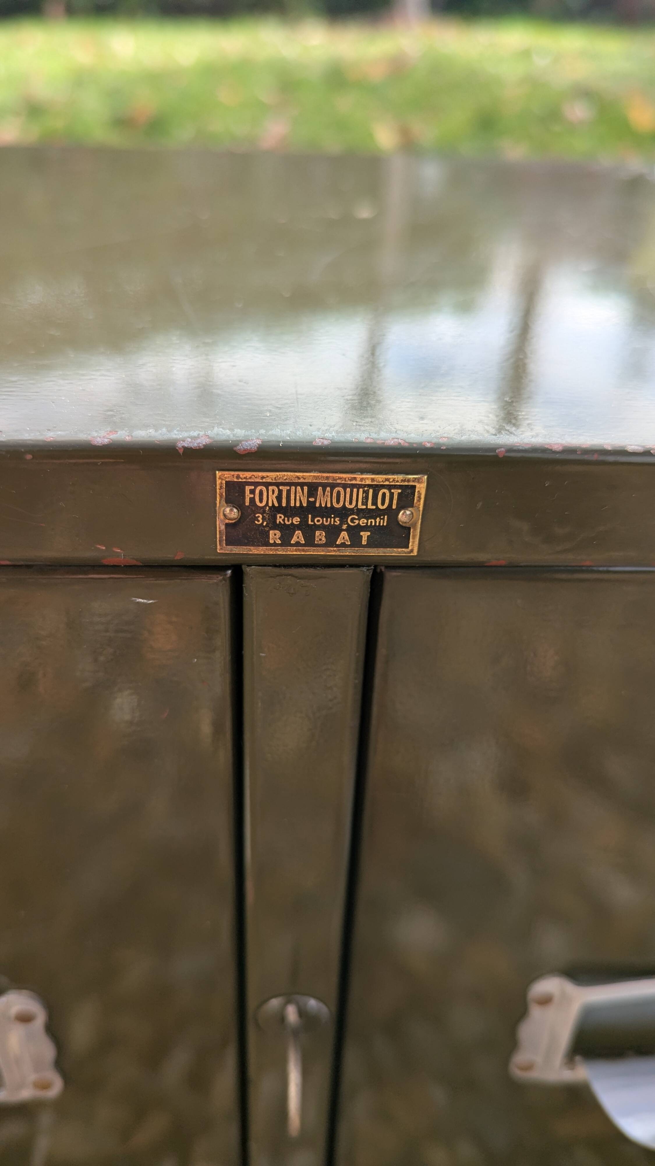 Small industrial storage unit