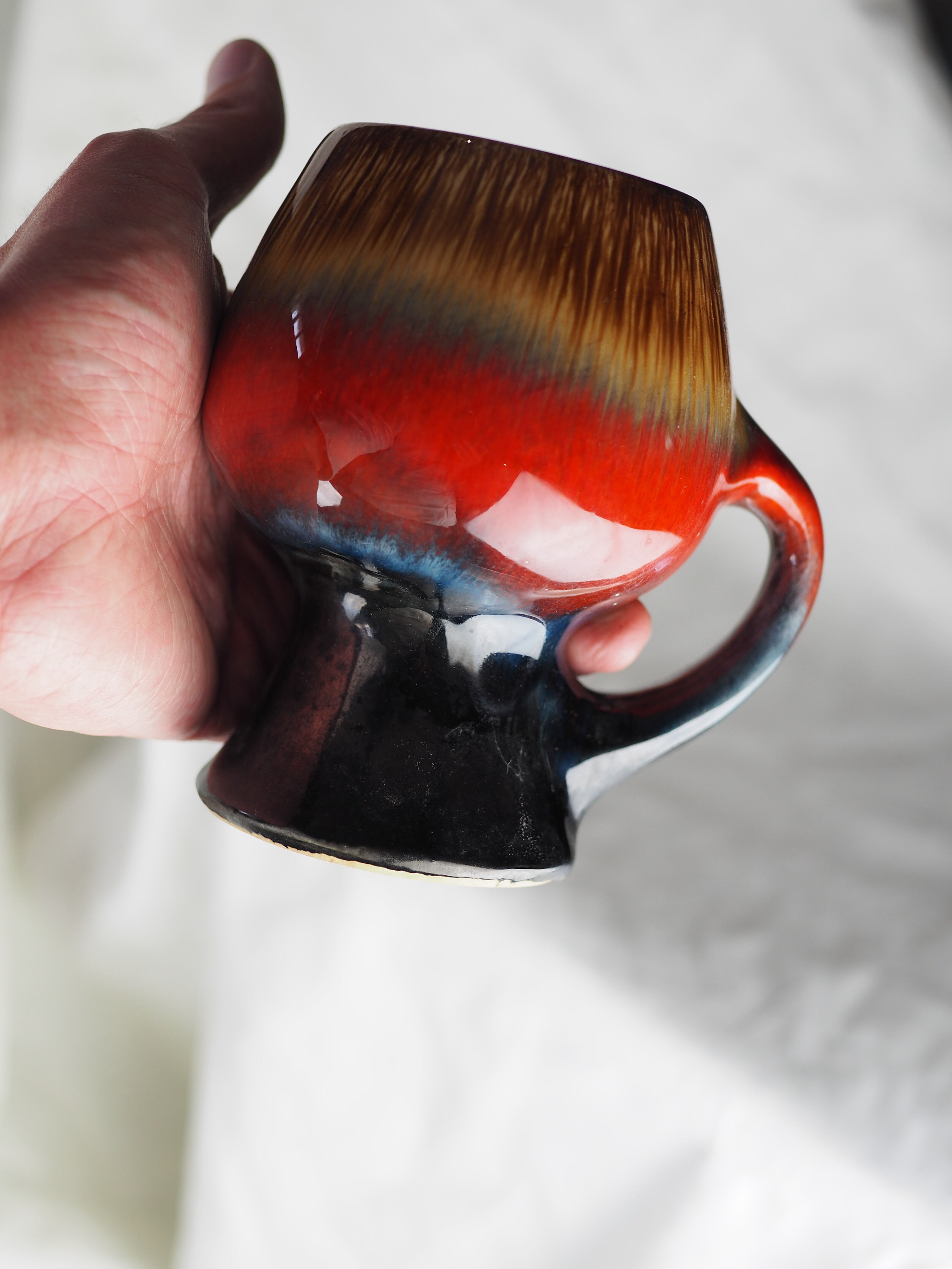 Seven large brown, black and red volcanic free-form mugs - Vallauris, Fat lava - 60s / 70s