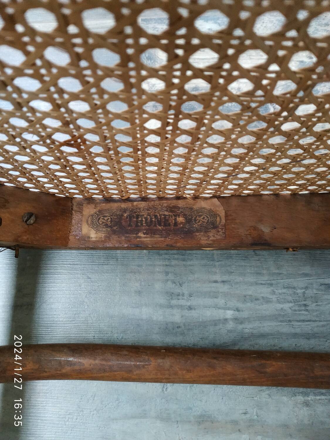 Chaise basse Thonet