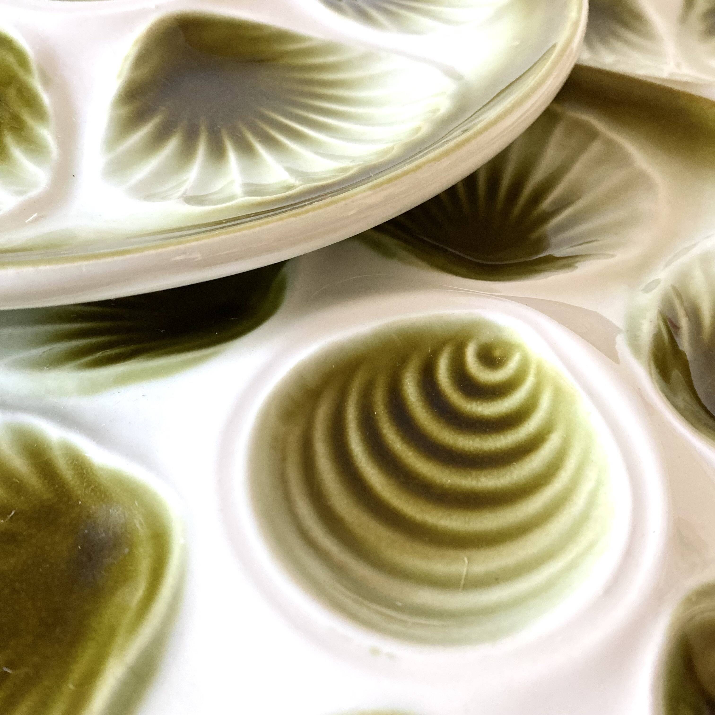 Moulin des Loups oyster plates and matching dish - 1970
