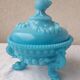Bonbonnière en opaline bleue