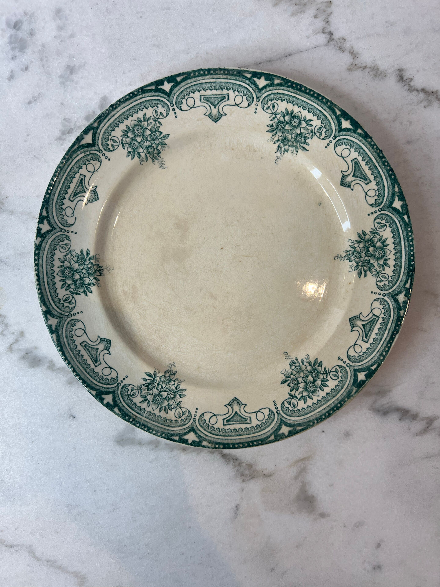 Assiette plate terre de fer Narcisses Onnaing