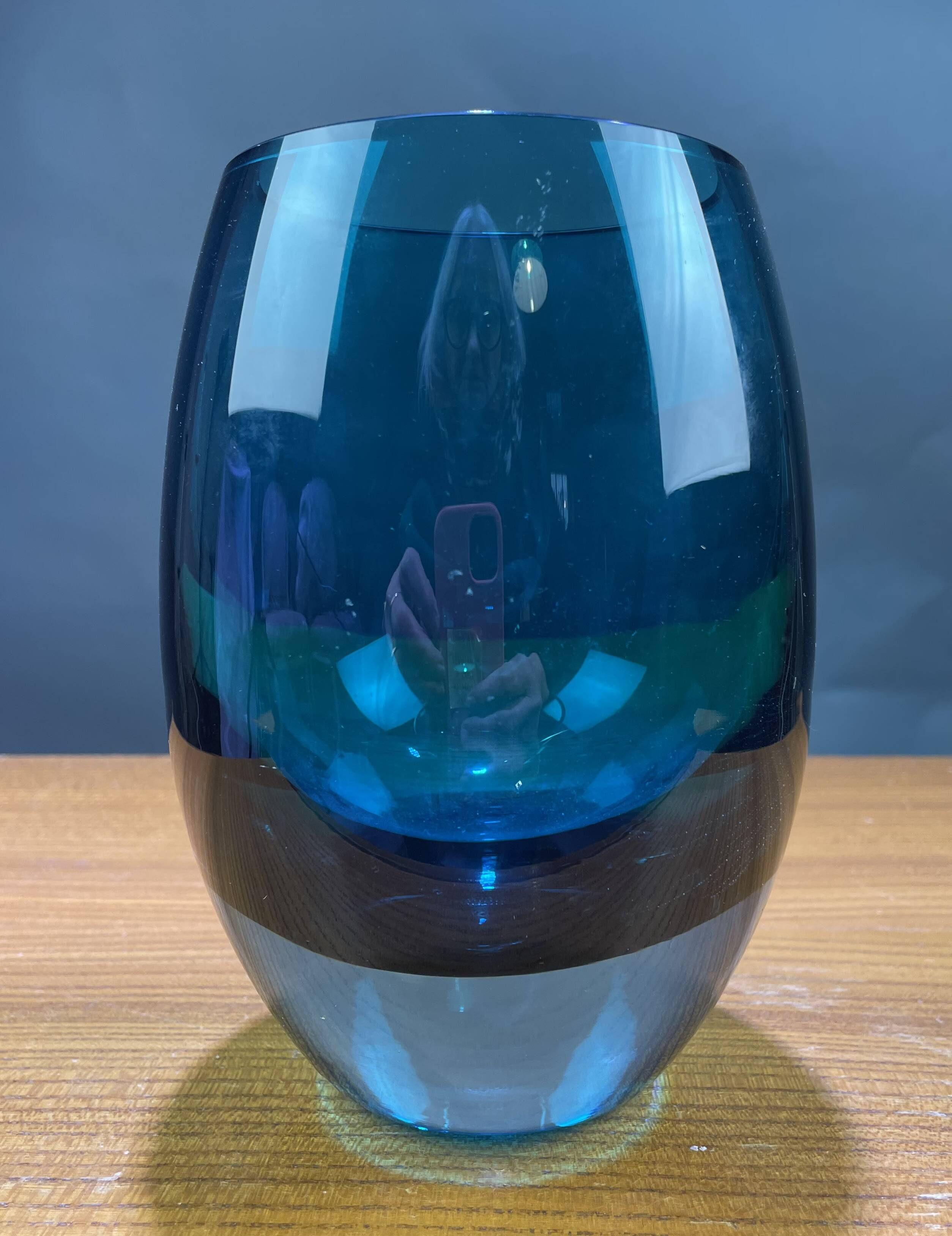 Plat en verre couleur bleu vert de forme ogive