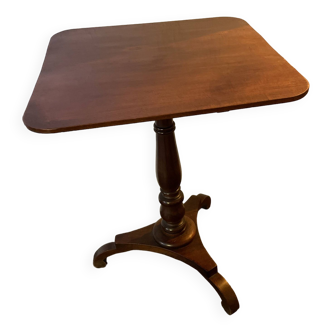 Pedestal table