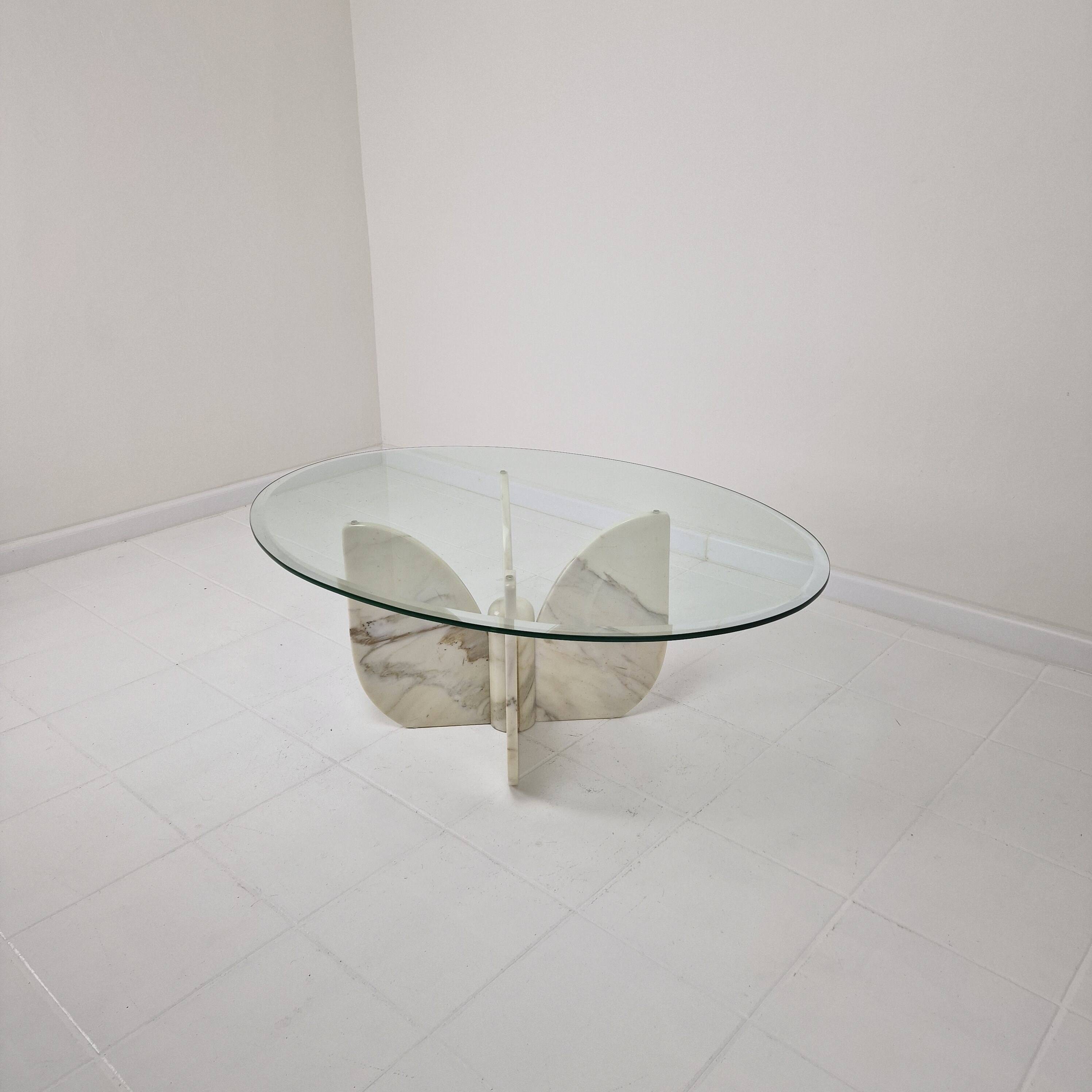 Italian "Flower" Coffee Table in Marble With Facet Cut Oval Plate, 1970s