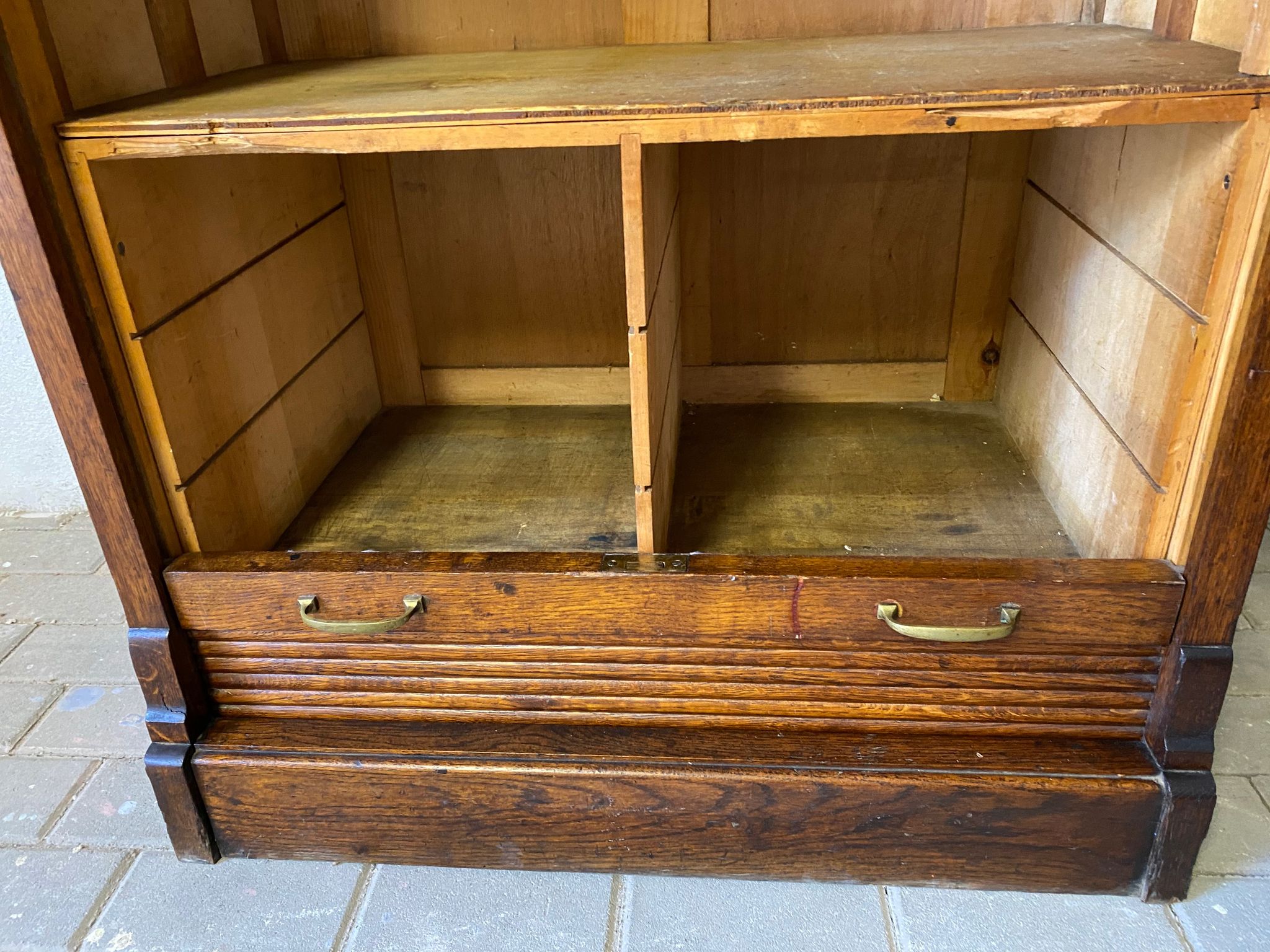 Industrial furniture notary binder with vintage American curtain 1940s