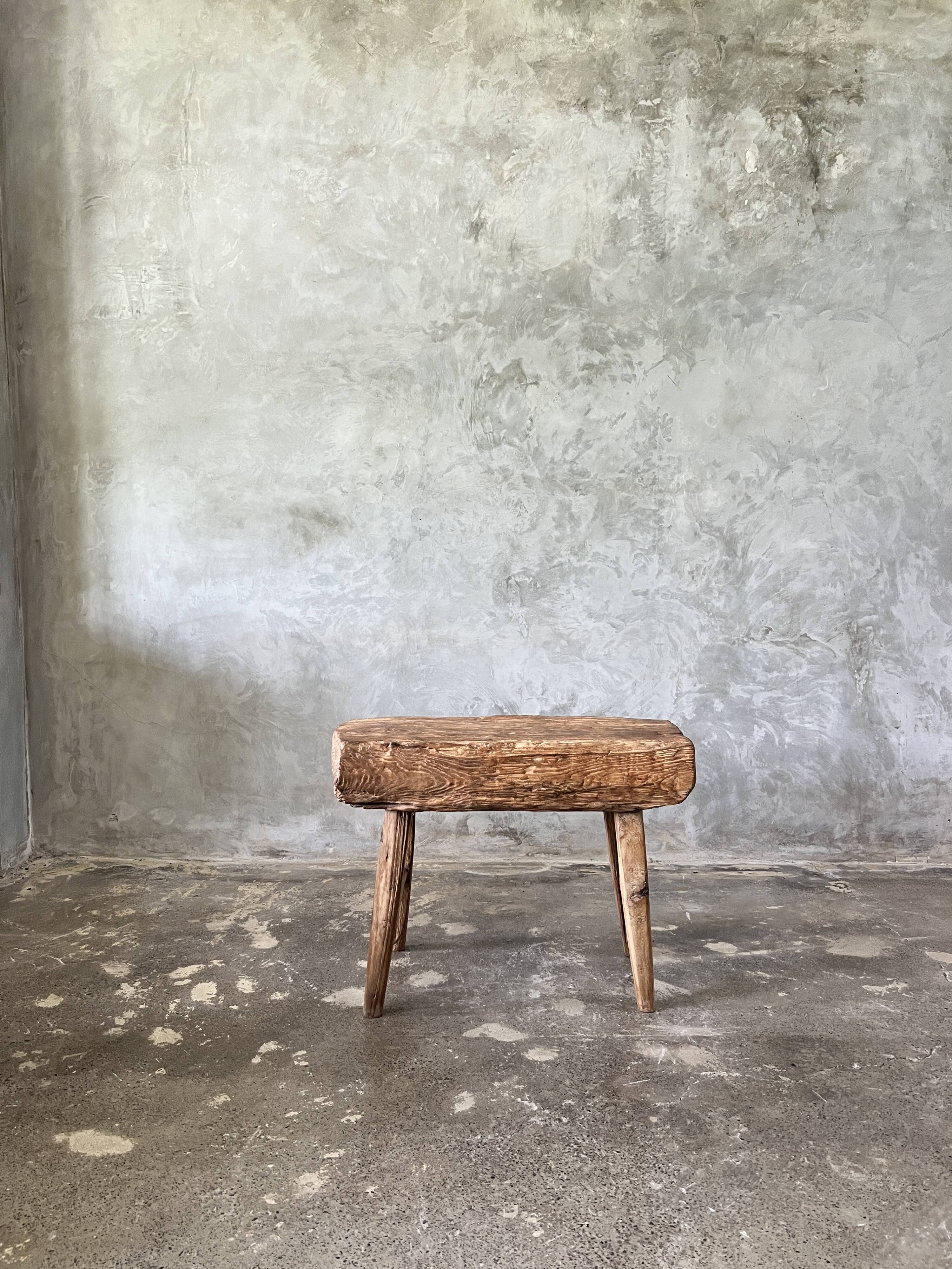 Small organic bench in blond Asian teak quadripod - Tujuh
