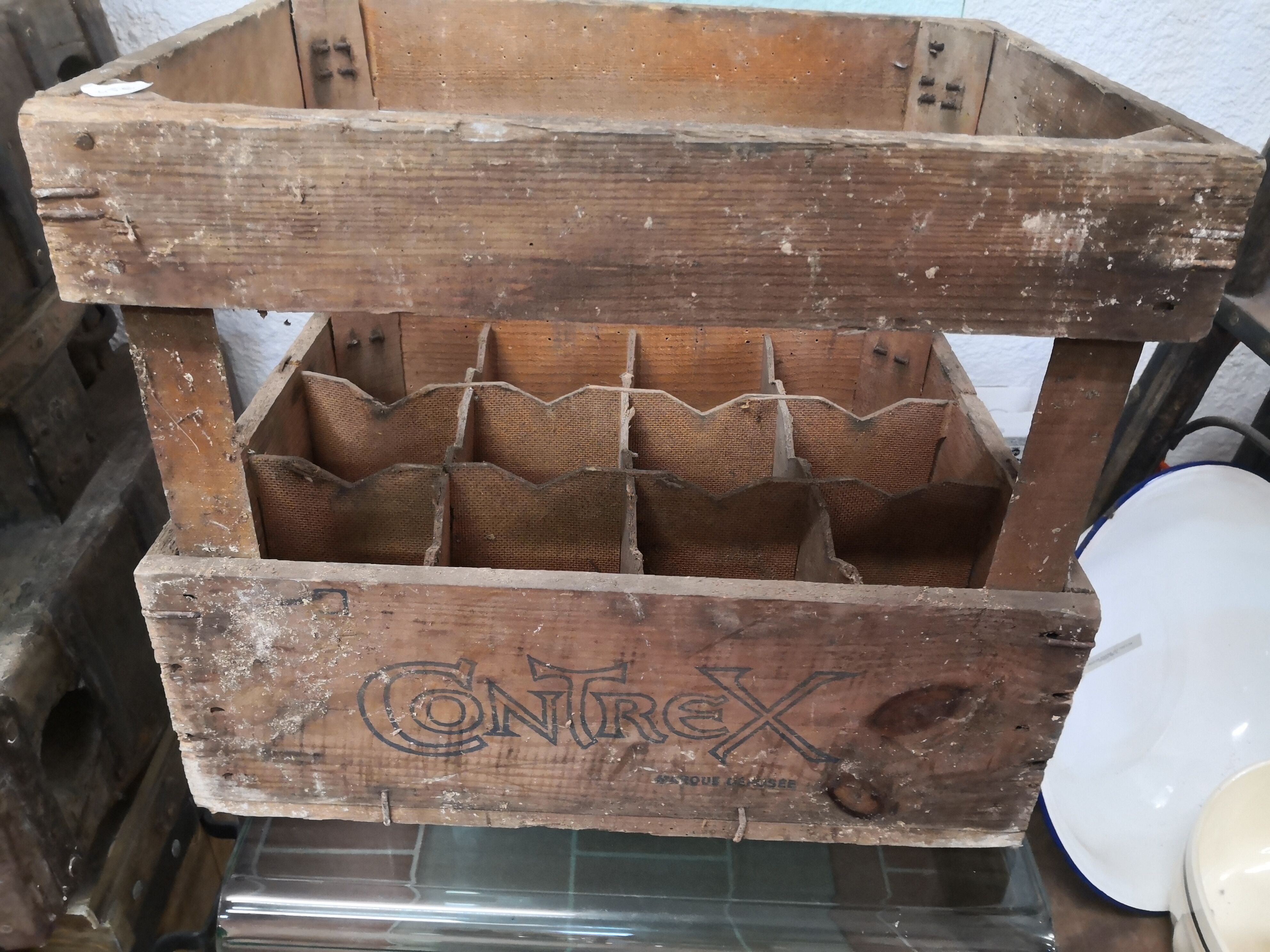 Counter-bottle locker